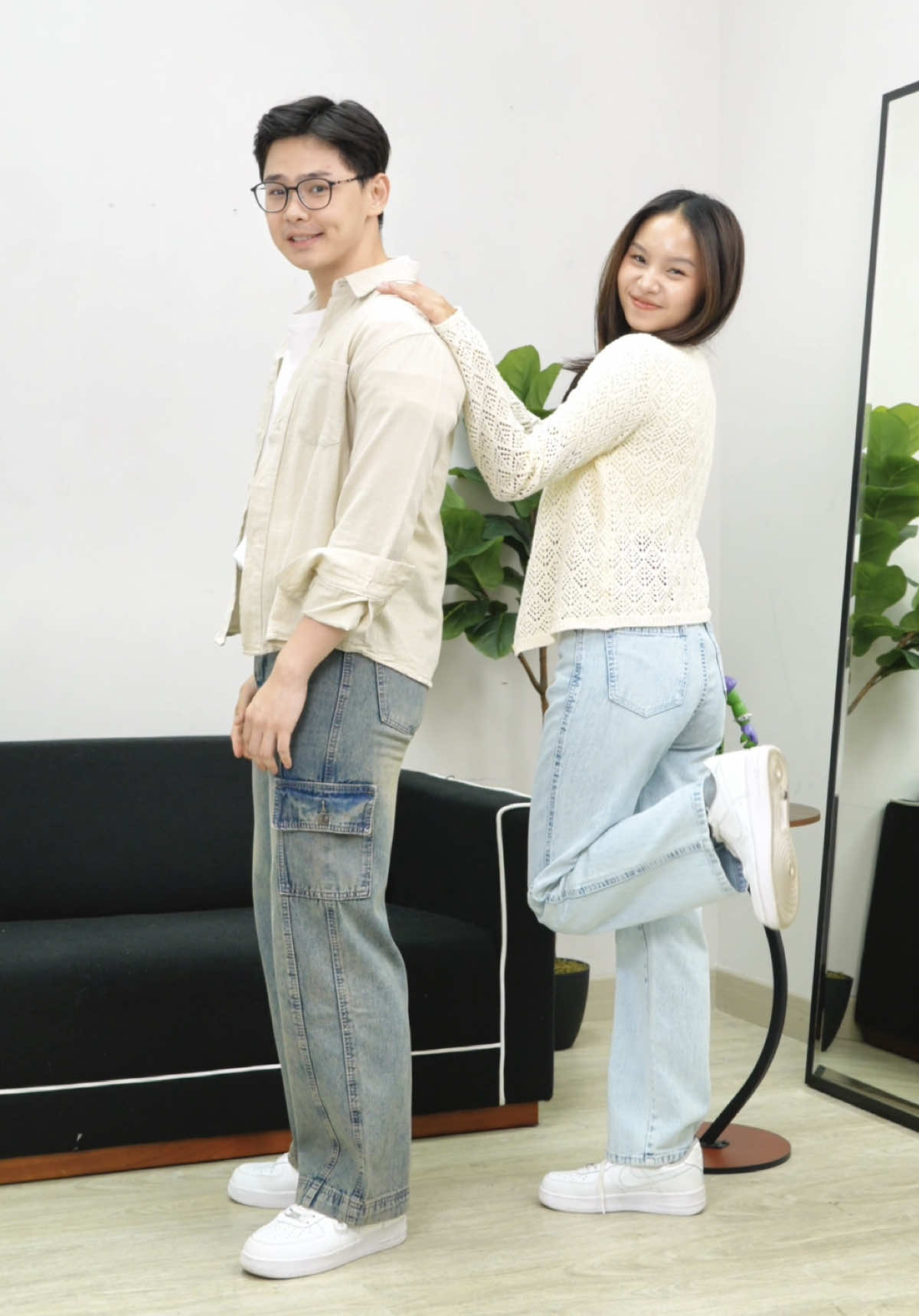 Ga cuma hati aja yang se-frekuensi, tapi outfit juga wajib se-frekuensi dong😻💫 #JINISO #jinisoemangkeren #autokeren #highwaistloose 