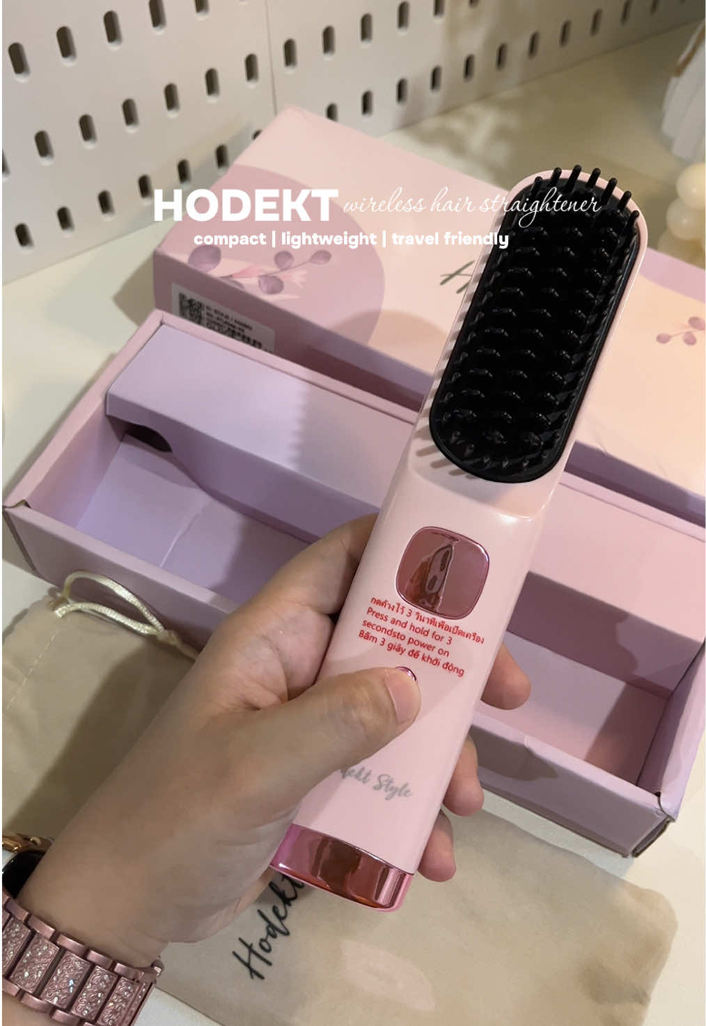 Achieve that sleek hair anywhere you go 💕 @Hodekt Style #hodekt #hairstraightener #wirelesshairstraighteningcomb #haircombstraightener 
