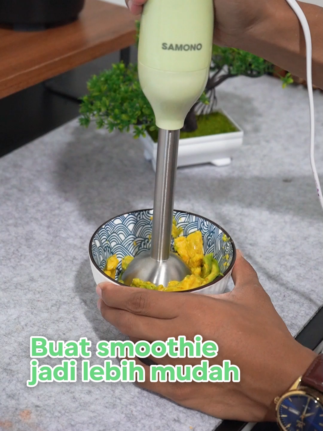 Gak perlu ribet lagi! Sekarang bikin smoothie cukup blend sekali, langsung jadi! 😍 Cocok buat sarapan sehat, diet, atau bekal sebelum kerja 💪 Tekstur halus, hasil cepet, dan gampang dibersihin — literally life saver buat kamu yang suka praktis 🍌🥤 #SmoothieMaker #MasakPraktis #SamonoLive #HealthyLifestyle #DapurEstetik #AlatDapurCanggih #SmoothieTime #ProdukViral#samonoindonesia #samonosuperbrands #Samono