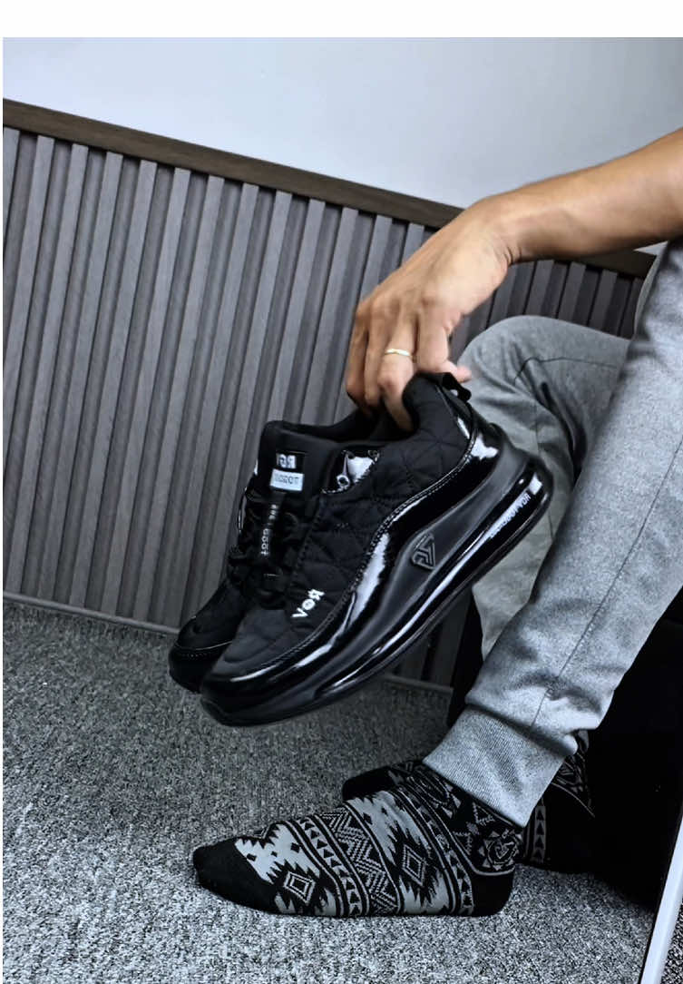 Teman perjalanan setia | RGV Togo Black #sepatu #sneakers #sepatusneakers #fyp #OOTD 