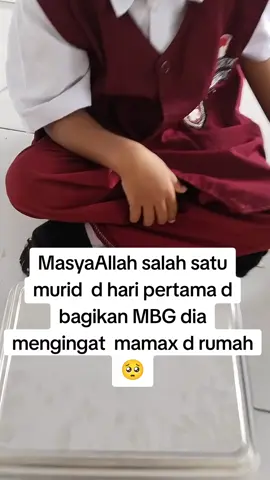 #masyaAllah semoga kamu selalu menhingay orang tuamu d kalah kamu bahagia dan sedih😭👏