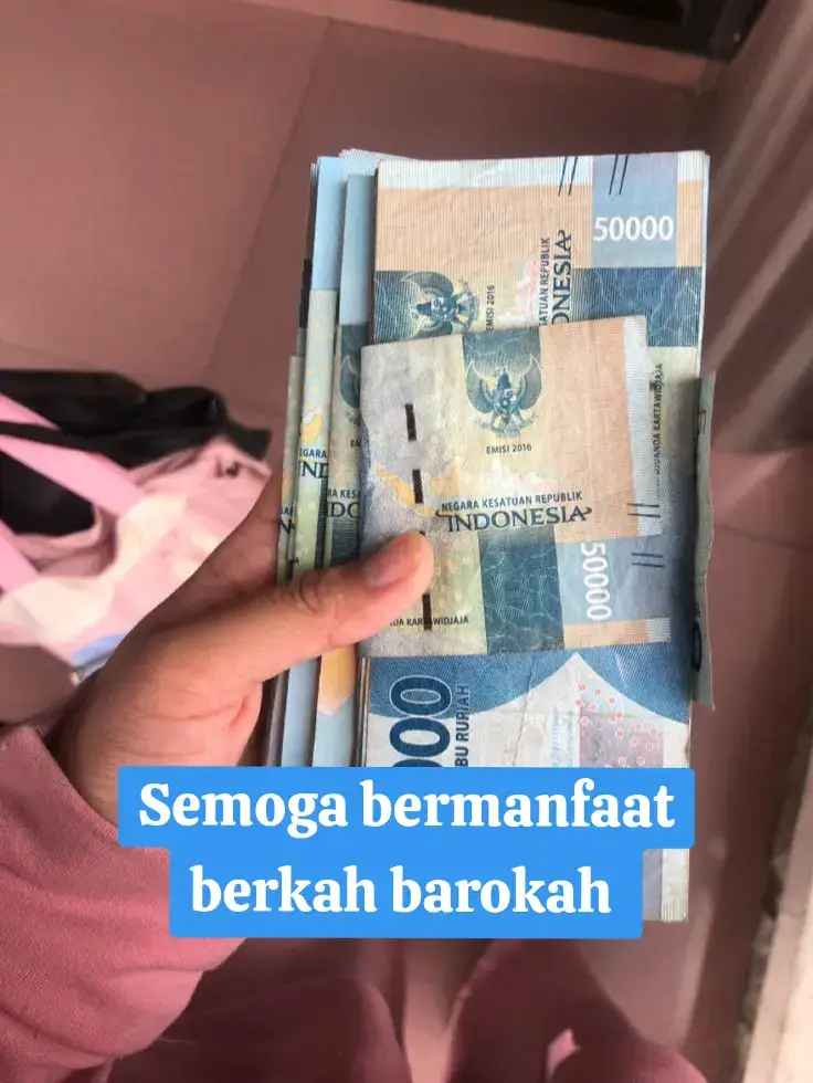 *Menerapkan sifat sabar* Hidup yang tenang adalah impian banyak orang, dan meskipun setiap individu mempunyai cara dan pandangan tersendiri tentang ketenangan, ada beberapa prinsip atau kunci yang dapat membantu mencapai hidup yang lebih tenang. Berikut adalah beberapa kunci utama dalam mencapai ketenangan hidup: 1.Mendekatkan Diri Kepada Allah Bagi umat Islam, mendekatkan diri kepada Allah adalah sumber utama ketenangan hati. Dalam Surah Ar-Ra'd, ayat 28, Allah berfirman: 