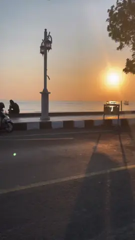 Tuban dengan sunrise dan lautnya 🥹#tuban24jam#gardulauttuban 