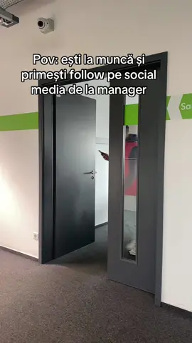 Acel moment când îți dă follow managerul și brusc devii influencer 😄 #auchanromania 