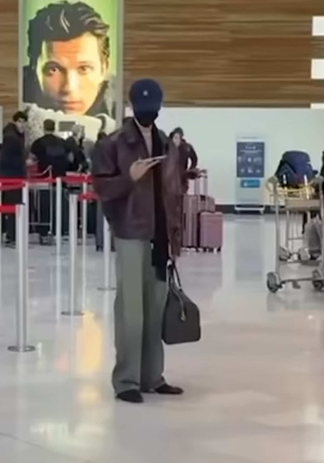 น่ารักกับแฟนมากจริงๆ🩵👦🏻👋🏻 🩵2025.10.06🗓️ ♾️CHENZHEYUAN (CHAM) Paris Charles de Gaulle 🚀 Shanghai Pudong #เฉินเจ๋อหย่วน #远远 #陳哲遠 #陈哲远 #chenzheyuan