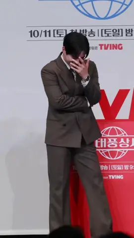 Lee  junho being cute during  Typhoon Family press Conference 🤍 Name : Typhoon Family  RELEASE DATE : OCTOBER 11 2025  SCHEDULE : SAT & SUN  21:20  WATCH ON : NETFLIX  #typhoonfamilykdrama #leejunho #kimminha #fyp  #kdrama