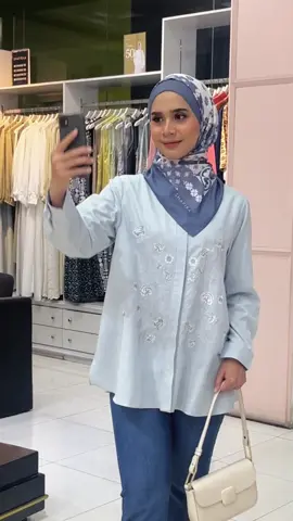 Ladies, pernah nggak ngerasa satu look bisa langsung ubah vibe kamu seharian?✨ #shafira #promoguncang1010 #elegantstyle #classystyle #hijabmotif 