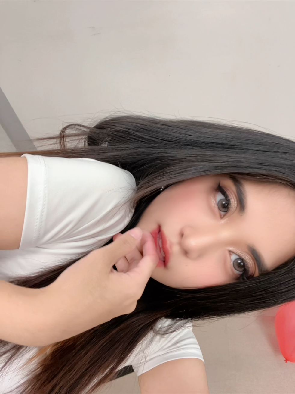 Got a sweet Asian chick, she go low mane 👀  #RIRI #IVIE 