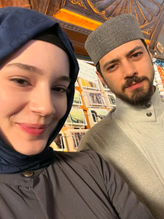 ثنائي بسيط و تفاصيلهم حلوة 😔❤️ . . #البراعم_الحمراء #cunzey #mertyazicioglu #minmer #مالي_خلق_احط_هاشتاقات 