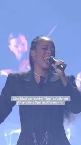 Qing Madi performing 