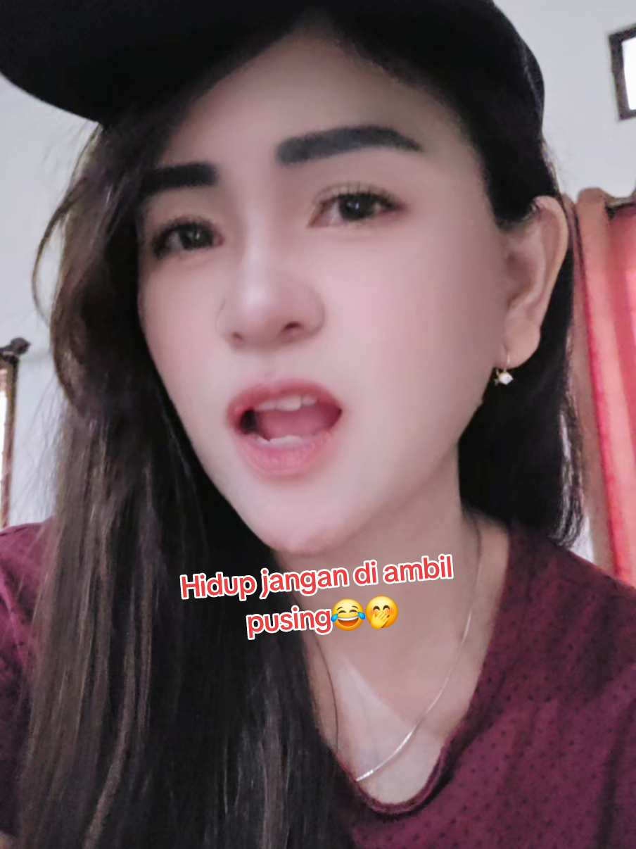 Hidup jangan di ambil pusing😂🤭#Astine #lucu #lucuviraltiktok #hidupjangandiambilpusing🤣 