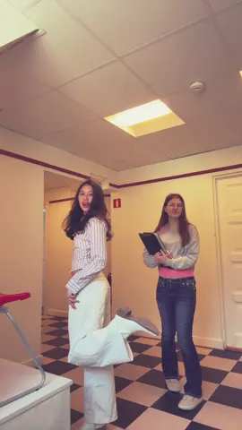 A lioness don’t care what other thinks about her🎀 #OOTD #fashionschool #boardingschool 