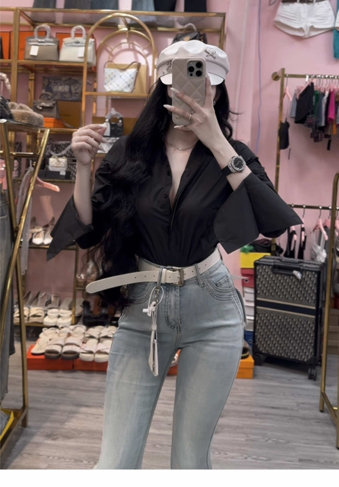 Hổng biết sao mà tui mê áo sơmi đen với quần ống loe cực luôn mấy bà ơi#quanao #quanongloe #quanaohottrend #bemuoixumiboutique 