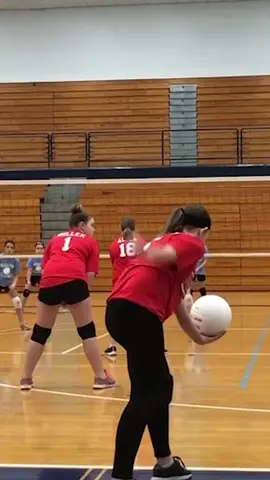 Volleyball failure 😂🏐#funny #foryou #volleyball #fyp #fail #funnyvideos #funnymoments #fails #🤣🤣🤣 #lol #omg #usa🇺🇸 