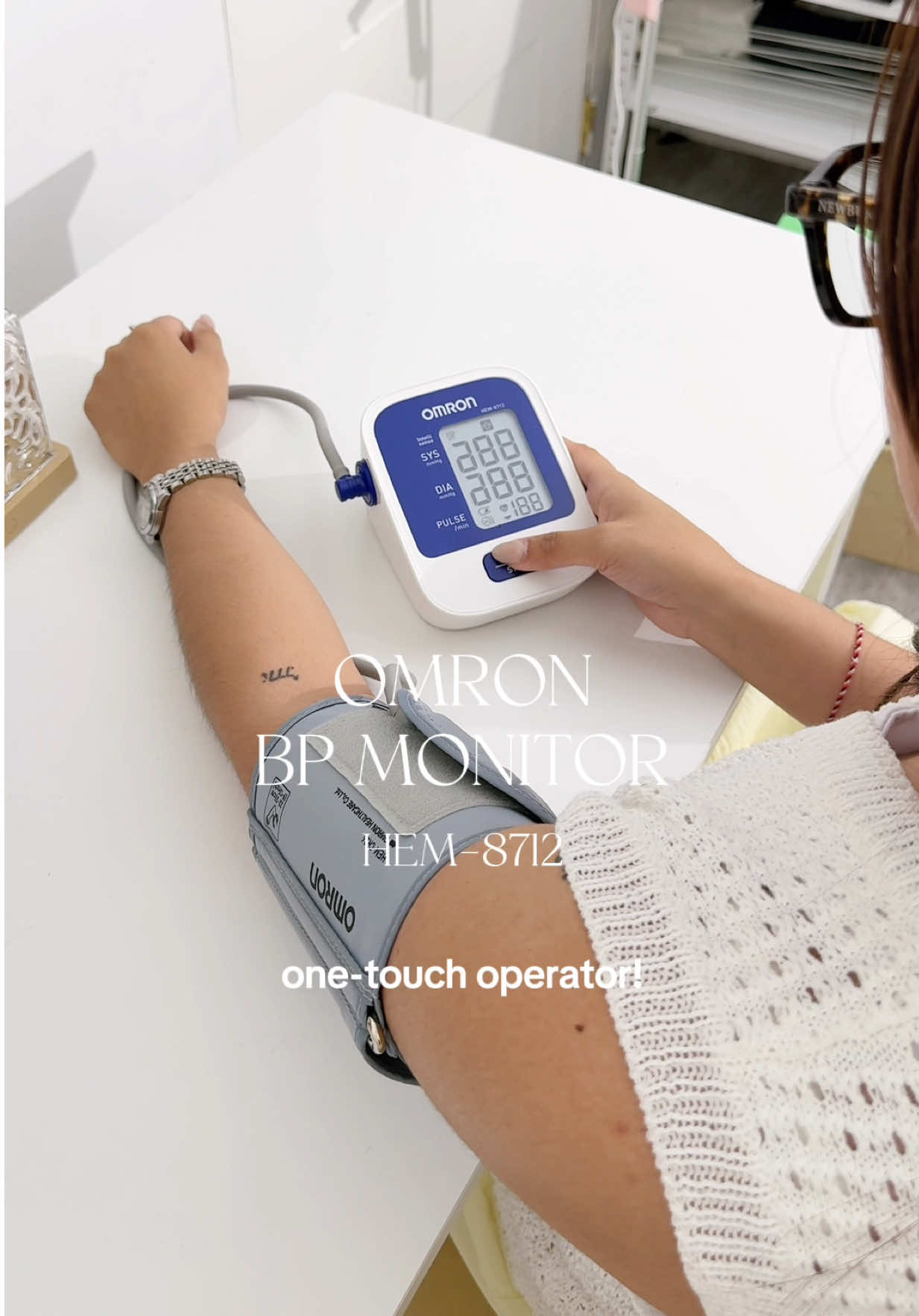 Para sa peace of mind na swak sa lifestyle mo! ORON BP Monitor = one-touch, smart features, clinic-level results. Click the 🧺 this 10.10! #SmartHealth #BeSureWithOMRON #OMRON1010sale #BeSurethis1010 