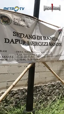 Keberadaan dapur MBG, masih ditemukan kendala di sana-sini. Kabar miring soal SPPG fiktif juga beredar, disebut mencapai 5.000 satuan. ‎ ‎Realitas menelusuri dapur SPPG mangkrak di Desa Nanggerang, Kecamatan Cililin, Kabupaten Bandung Barat. Dapur Bergizi Mandiri, sudah mulai dibangun sejak April silam. Namun hingga kini bangunan mangkrak, pembangunannya tidak diselesaikan. Padahal bangunan ini sudah mengantongi nomor identitas SPPG dari Badan Gizi Nasional. Aparat Desa Nanggerang mempertanyakan, ada apa di balik mandegnya pembangunan SPPG di desanya?  ‎ ‎Sesuai ketentuan, pengoperasian SPPG hanya memakan waktu paling lama 65 hari, terhitung dari pengajuan izin hingga pembuatan Berita Acara verbal. Saksikan #RealitasMetroTV episode 