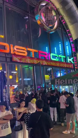 Tối Qua tới 40 bàn chờ, khách không có chỗ đứng trong và ngoài. Đêm Nay Có Chương Trình Đêm Trung Thu Khách Hàng vui lòng đặt bàn trước từ bây giờ để giữ chỗ nha #Districtk #Districtkquan1 #Barclubsaigon #Quanbarosaigon #Barquan1 