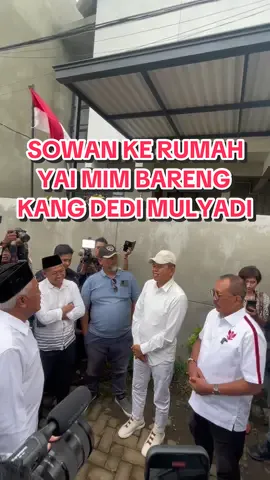 Silaturahmi ke rumah Kyai Mim bareng Kang @dedimulyadi71  di Malang. Dalam rangka untuk saling mengunjungi rumah masing-masing. Karena sebelumnya, Yai Mim sowan ke Kang Dedi dan ke rumah Saya, maka hari ini Kami yang datang berkunjung ke rumah beliau. Semoga semuanya aman dan damai selalu ya Rek! #cakji #cakj1 #surabaya 