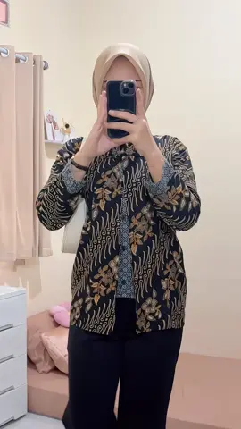 #batikmodern #batikwanitakerja #fitchecks #rekomendasioutfit 