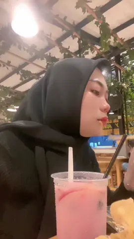 permudahkan rezeki perempuan yg suka jajan ini ya allah,Aaminn 