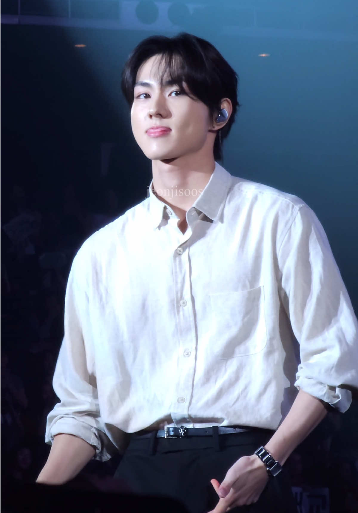 he looks soooo good in that shirt 🫠 #WALKTHELINE_IN_SINGAPORE #ENHYPEN #EN_WORLDTOUR_WALKTHELINE #JUNGWON @enhypen 