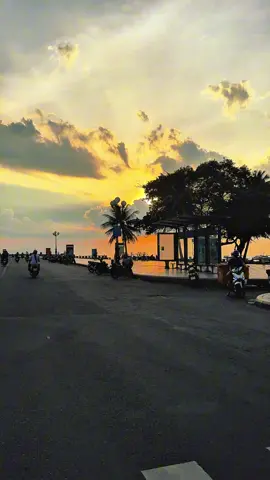 Hoàng hôn Vũng Tàu là một cái gì đó rất lãng mạn #thoitietvungtau #dulichvungtau #vungtaureview72 #vungtaubeach #hoanghon 
