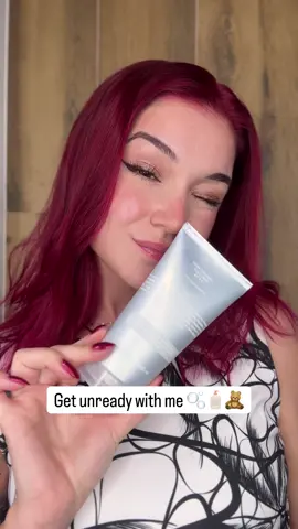 🩷 Get unready with me с любимите ми продукти от @Niche Beauty Lab  Вечерната грижа започва с Rose Calming Cleanser pH 5.5-нежен почистващ гел с балансирано pH. Съдържа роза и Centella вода за успокояване, както и Aloe Vera, овес и алантоин за хидратация и комфорт. След това използвам 15% Azelaic Acid Treatment – интензивна формула с азелаинова киселина, която намалява петна, зачервявания и несъвършенства, като изравнява тена и текстурата на кожата.  #NicheBeautyLab #skincareroutine #GetUnreadyWithMe #AzelaicAcid #RoseCleanser  
