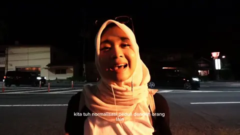 Kamu emotionally stimulated gak dalam pertemanan mu? Kalau enggak, I believe there’s a lack of empathy and interest in that friendship. I once went to a friend’s funeral and one person said “I’m sorry to break it to you but none of us actually there for the deceased. We hung out and met, but never personally care about how our friend was feeling mentally and emotionally”. I tend to avoid such a friendship or any type of relationship, because truly, when was the last time you ACTUALLY check on your loved ones? And is it reciprocated? Because unfortunately, all the people involved should care. If not, then it’s not a friendship to me. . . . #fyp #fypindonesia #mindset #relateable #adulting 