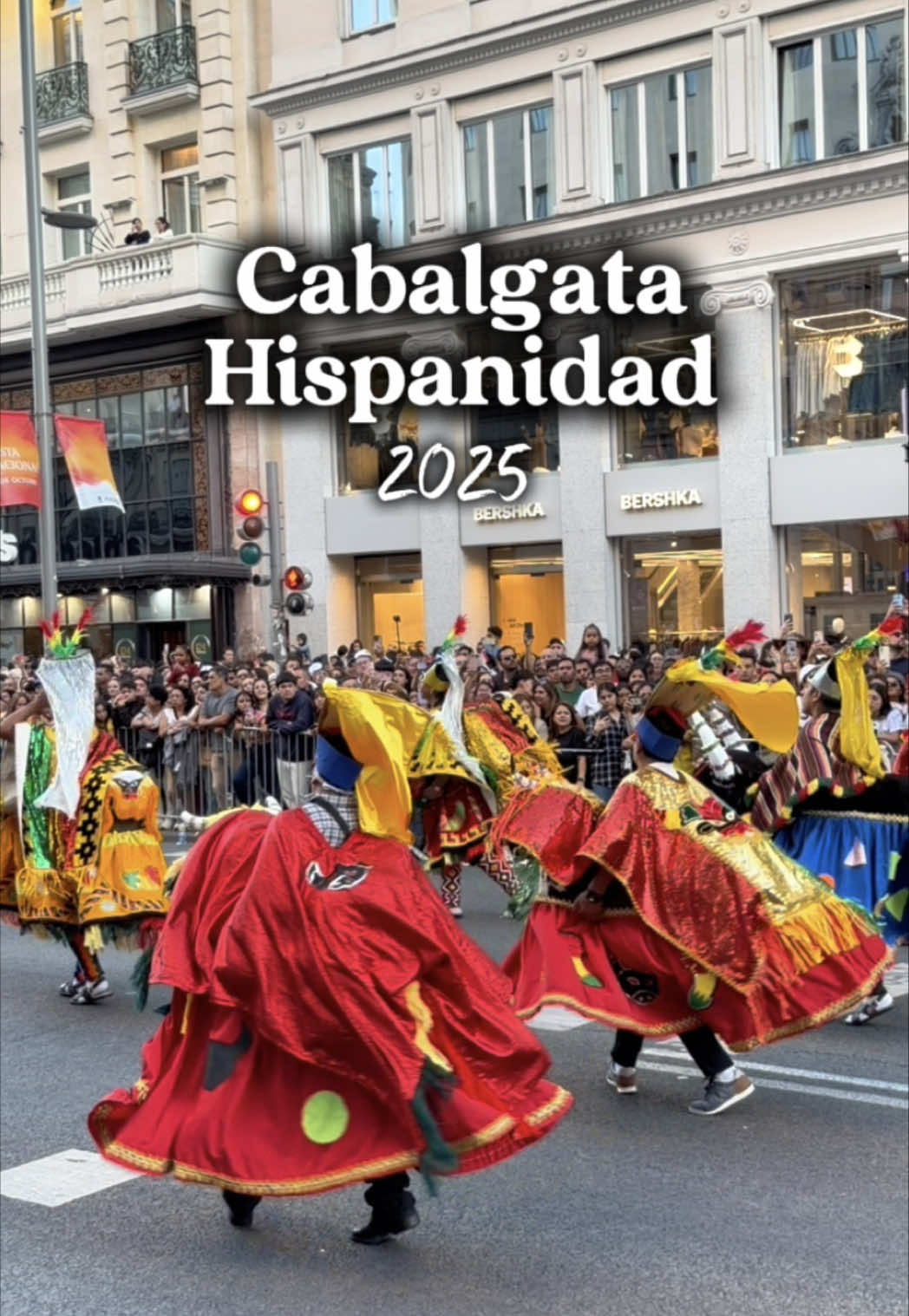 El mejor resumen de la cabalgata de la hispanidad 2025 que recorrió la Gran Vía de Madrid #cabalgata #hispanidad #madrid #desfile #cabalgatahispanidad 