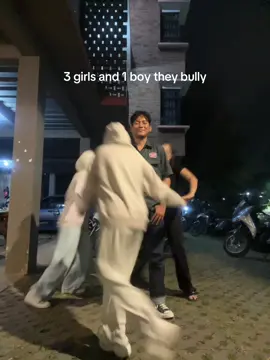 sebel juga liat yang tengah itu ngesok @Hkmlyn🦖🦖 @s a f a 🪼 @Raja Gula 