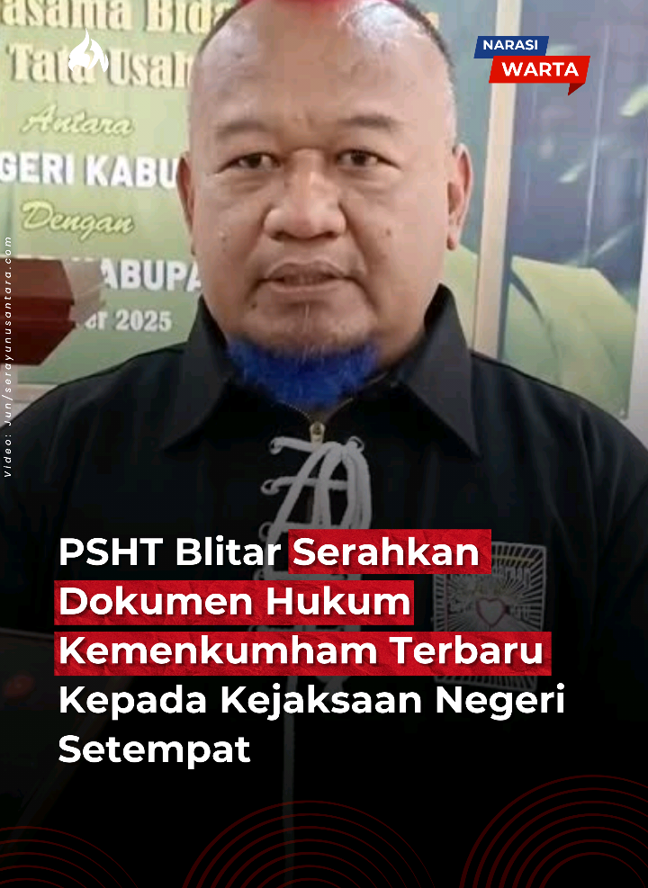 Perwakilan Persaudaraan Setia Hati Terate (PSHT) Cabang Kabupaten Blitar melaksanakan silaturahmi di Kejaksaan Negeri Blitar pada Senin, 6 Oktober 2025, pukul 10.00 WIB. Kunjungan ini bertujuan menyerahkan Surat Keputusan (SK) Kemenkumham RI tertanggal 17 Juli 2025 yang diakui dapat mengakhiri polemik legalitas organisasi. Kejari Blitar mengapresiasi dan menyatakan akan berpegangan pada dokumen hukum resmi yang berlaku. Harapan bersama: PSHT dapat terus berkontribusi dalam pelestarian budaya dan penciptaan atlet berprestasi. #PSHT #Kemenkumham #KejariBlitar #LegalitasHukum #PencakSilat 