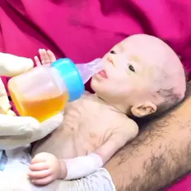 Baby Naveed’s Journey Continues… After being discharged home, baby Naveed was brought back to the hospital due to weak growth. In this video, we share his progress, the challenges he faced, and how medical care and feeding support are helping him improve step by step. What we cover in this video: ✔️ Baby Naveed’s growth updates ✔️ Feeding therapy and stimulation techniques ✔️ NICU/hospital care for weak growth babies ✔️ Tips for parents supporting their newborn’s recovery This story is to encourage parents of preterm, low birth weight, or weak growth babies — with proper care, improvement is possible. 💕 👉 Don’t forget to Like, Share & Subscribe for more newborn care videos. #BabyNaveed​ #WeakGrowthBaby​ #BabyImprovement​ #PrematureBabyCare​ #NICUBaby​ ​ ​ 