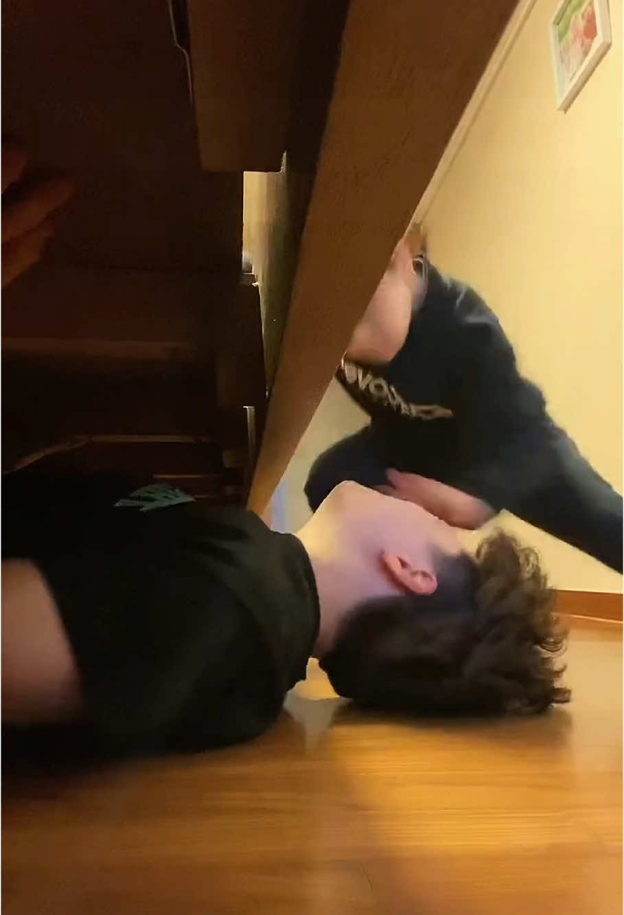 There's someone under the bed!! 👻👻 #scared #funny #scarecam #prank #funnyvideo #scare #family #fyp#usa 