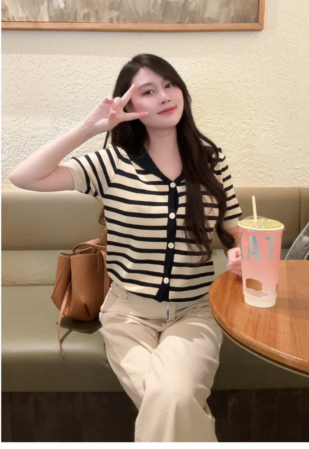 Giờ mặc càng đơn giản, càng xinh các bà nhỉ #phoidoxinh #aolen #thoitrang #aothun #review 