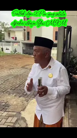 Pin dibaju Yai MIM. Ada yng tau itu pin apa?? 