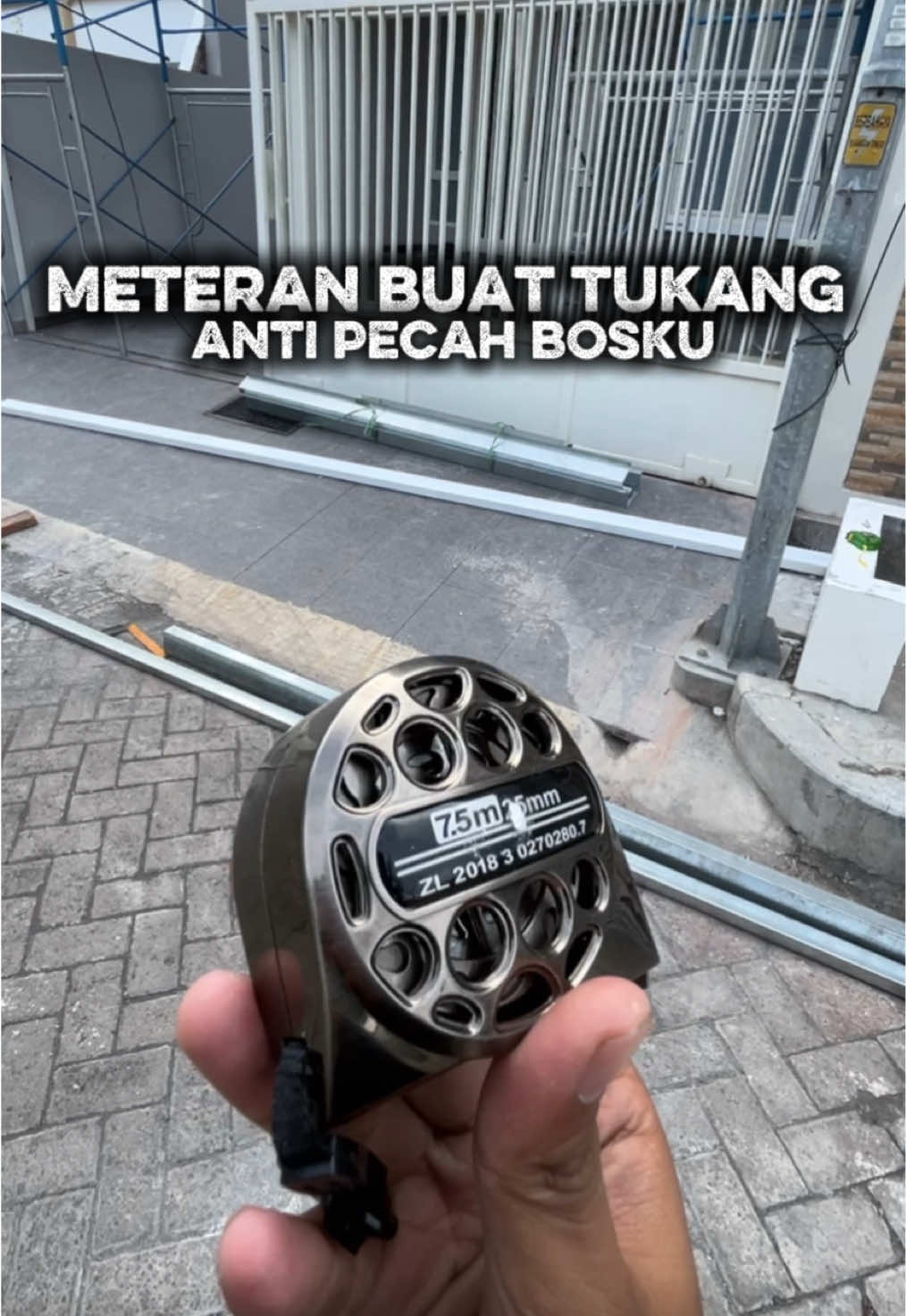 Rekomendasi meteran buat proyek kalian nih. Coba pake ini dijamin gak repot lagi kalo jatuh #meteran #meterantukangbangunan #meterantukang #masukberanda #juragankanopisurabaya 