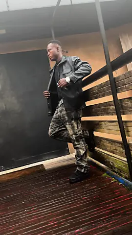 Another happy client🫶🏾@jobincharge 🇳🇬            #camerountiktok🇨🇲 #photoshoot #photographer #streetwear #StreetFashion