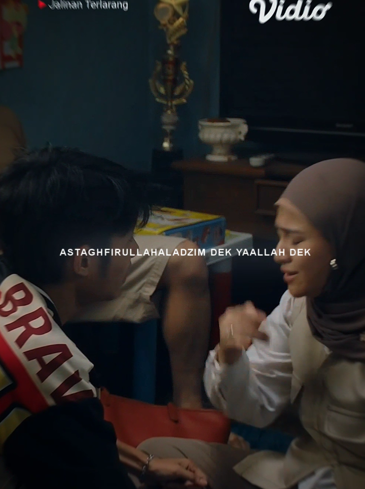 Fahry makin sini makin nyusahin keluarganya  Jalinan Terlarang, sudah tayang! Nonton episode 1 & 2 gratis hanya di Vidio. #jalinanterlarang #vidiooriginals #vidiooriginalseries #mariatheodore #mariatheodore 