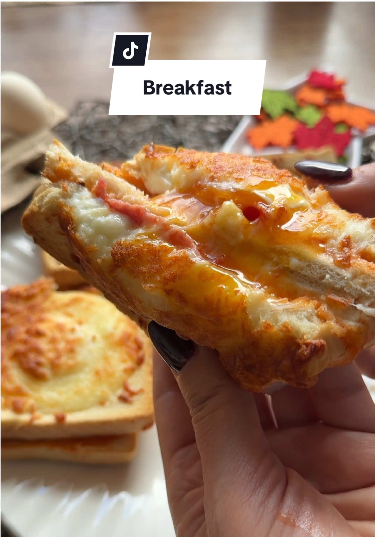 Ingredients:  eight slices of toasted bread mayonnaise ketchup four slices of salami four eggs salt hard cheese (I used mozzarella). I put it in the air fryer at 170°C for 12 minutes, or 338°F for 12 minutes. Enjoy.#airfryerrecipes #frühstück #breakfast #airfryercookie #eggrecipes 