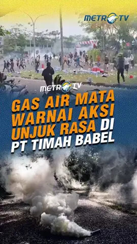 Aksi unjuk rasa ribuan warga di Kantor PT Timah Tbk, Bangka Belitung berakhir ricuh. Polisi t3mb4k4n gas air mata untuk bubarkan massa, Senin (6/10). #MetroTV #tiktokmetrotv #beritaviral #metrotvnews #terkini #tiktokberita #unjukrasa #PTTimah #BangkaBelitung #Polisi #massa #demo #warga #Timah