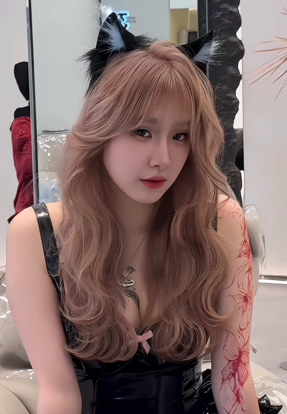 Mèo này dễ thương #uônsonglơi #màuthờitrang #balayage #xoăn_sóng_lơi #tócđẹp 