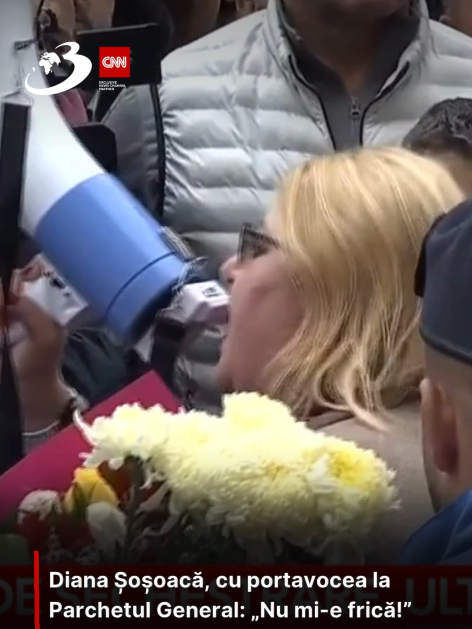 Eurodeputata Diana Şoşoacă este audiată astăzi în dosarul în care este acuzată de propagandă legionară. Lidera formaţiunii S.O.S. România a fost citată anterior pe 23 septembrie, însă nu s-a prezentat la audieri. #antena3cnn