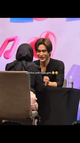 salut sama gemfot, yang berusaha tidak kontak fisik sama fans muslim 🙁🥺 #fourthnattawat #gemini_nt #geminifourth 