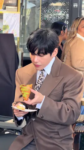 #taehyung who ate a croissant yesterday in Paris 🥐#fasionweek #paris #celine #bts 