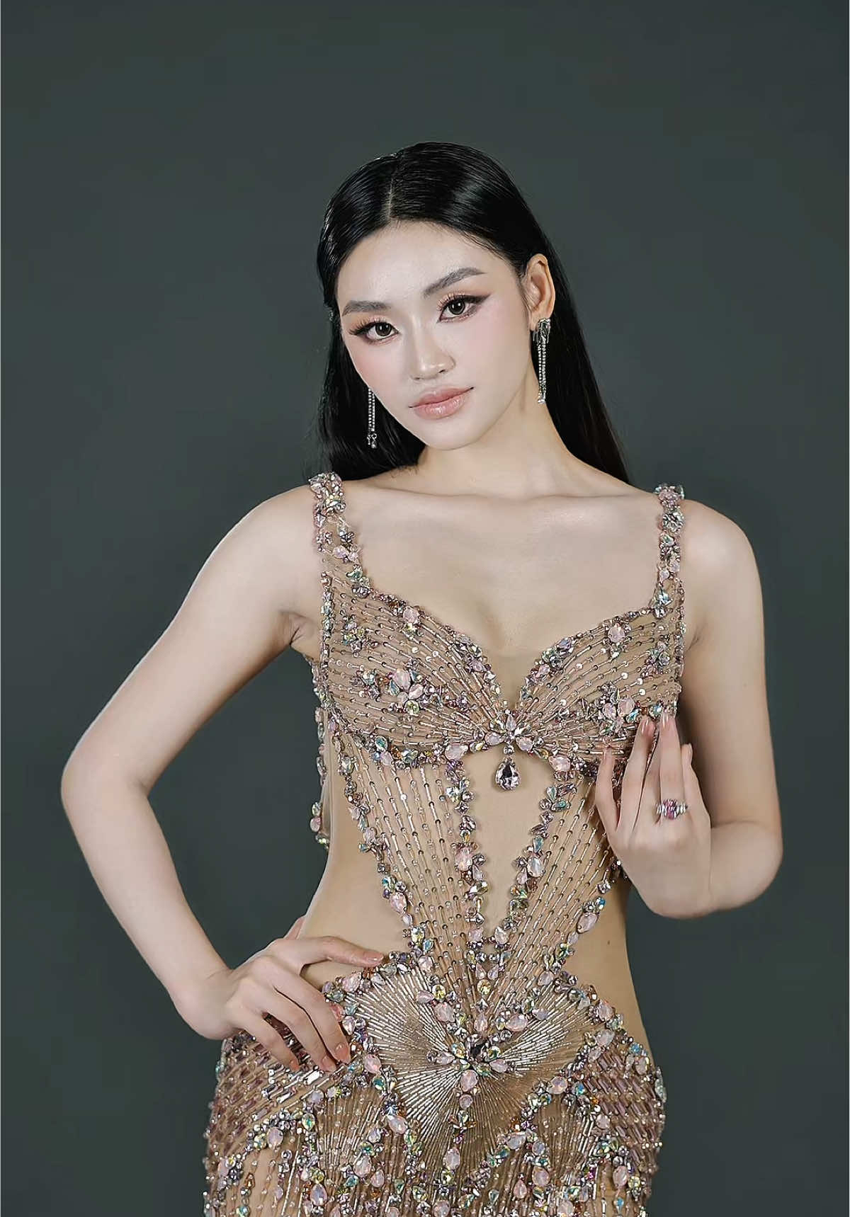 Blink blink tonight ✨ —— Costume: Võ Thanh Can Stylist: Kiệt Cao Makeup: Hồng Xuyến Hair: Nhật Trường Video: Dalvid Phung #MissGrandVietnam2025 #MissGrandInternational #NguyenThiYenNhi       