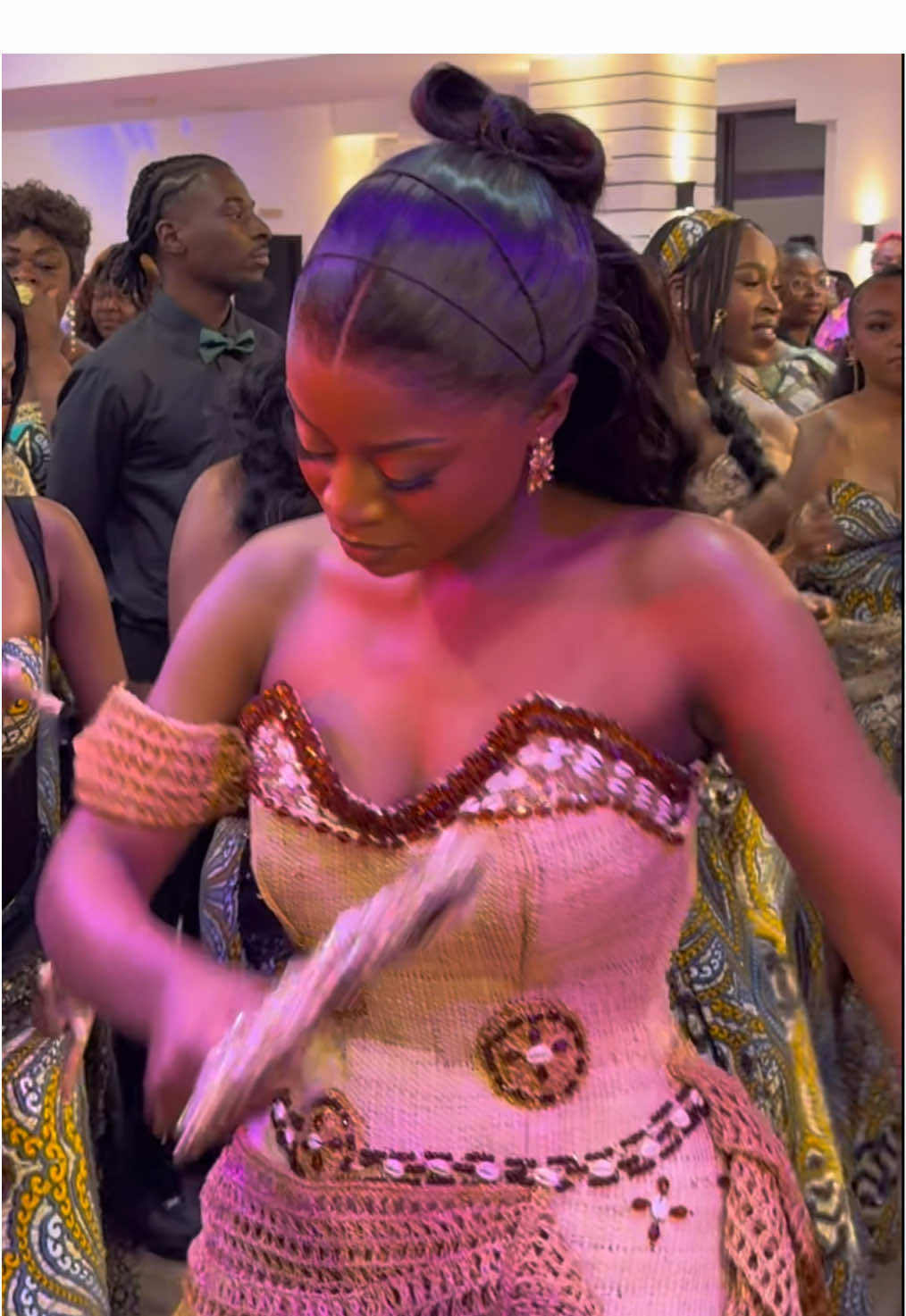 Félicitations à nos mariés !  Ce fut un plaisir pour nous, d’avoir pu contribuer au service de ce magnifique mariage traditionnel 🇨🇩❤️ #mariagetraditionnel #congolesewedding #bandundu #congolesetiktok #dot 