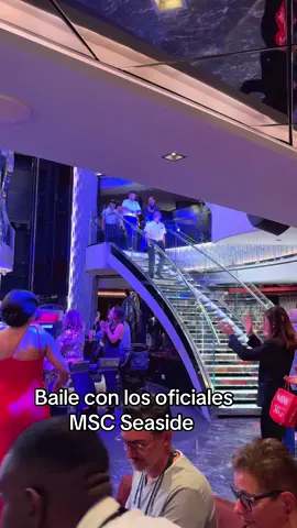 Un placer haberte conocido @arnold rivera 🇭🇳🇭🇳 Nos volveremos a encontrar 😜🥰 #mscseaside #mscfriends #msccruise 