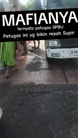 #spbupertamina #mafiasolar #presidenprabowo #mabespolri  Amtrinya supir berhari hari sampai nginap di spbu, gara gara oknum petigas bermain di dalamnya. kok gak kadohan sama supir supir ..