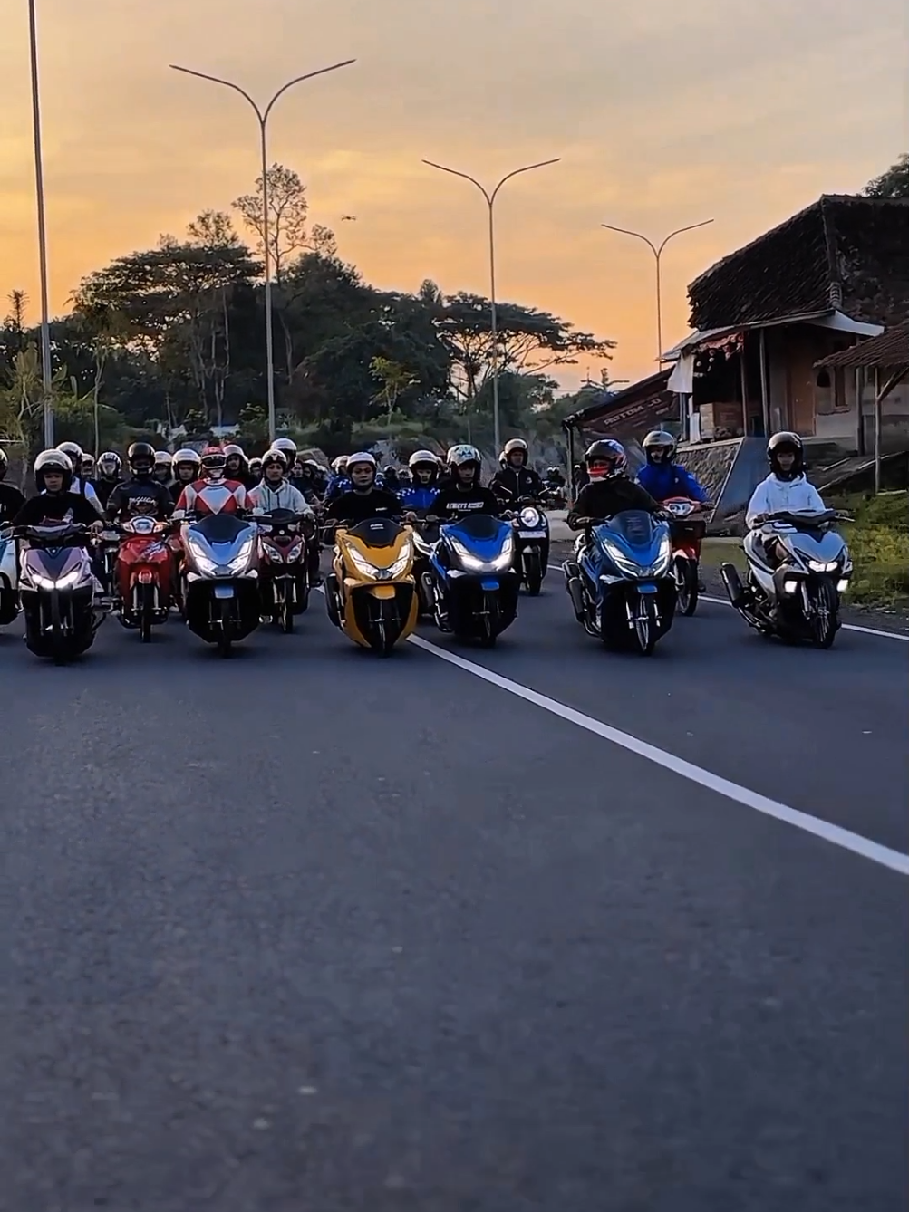 ternyata lebih menggoda paus darat #aerox #aeroxold #pcx160 #thaistyle🇹🇭 #penggunaring17 #foryoupage 