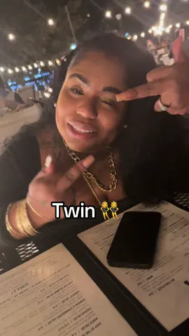 Out with my Twinem 💃🏽👯‍♀️